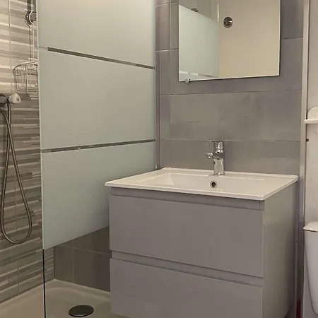Confort 2* Avec 2 Parkings Prives, Proche Thermes, Calme Et Bien Equipe - - Fr-1-553-114 * Balaruc-les-Bains